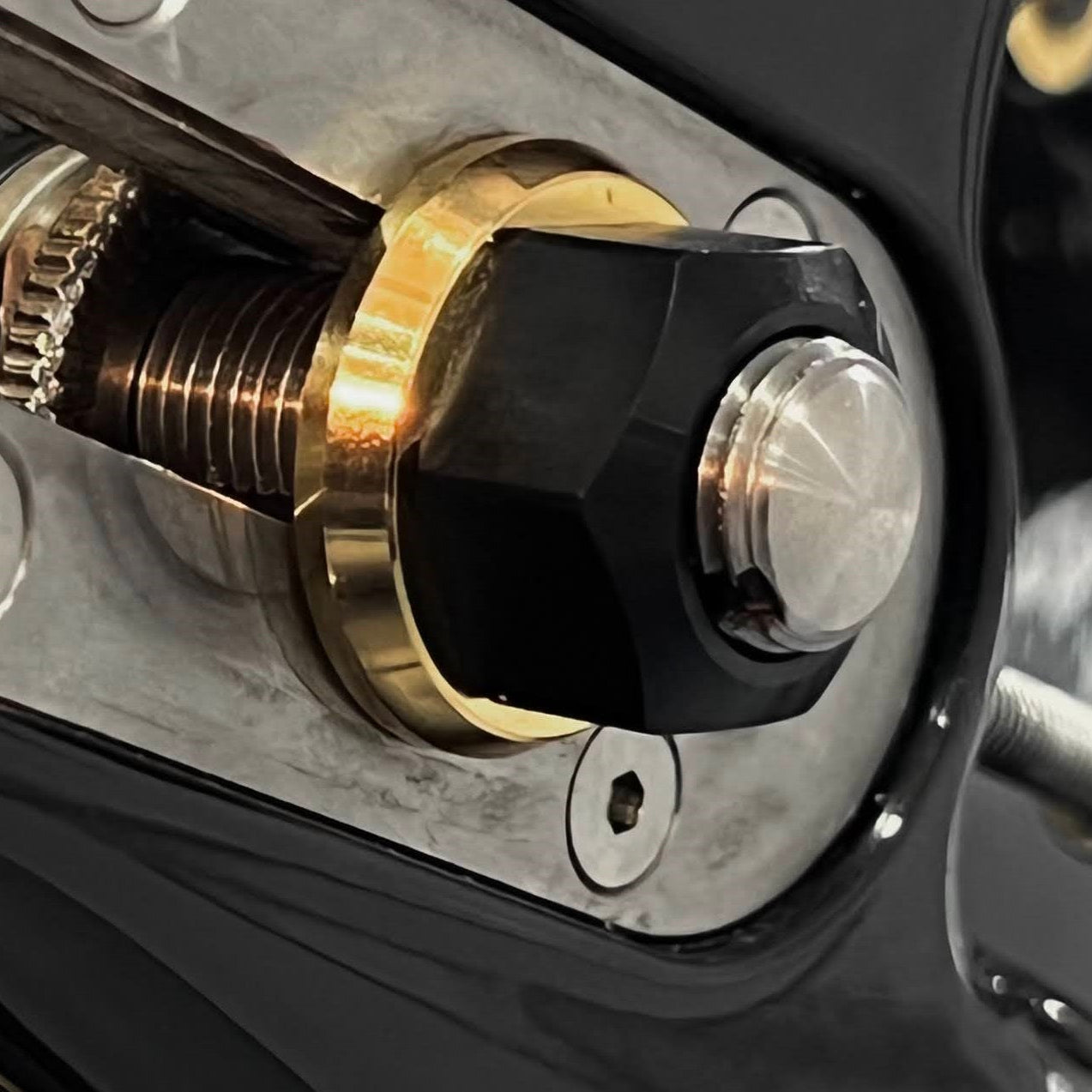 ELITE HUB NUT Black/Gold – RUNWELL